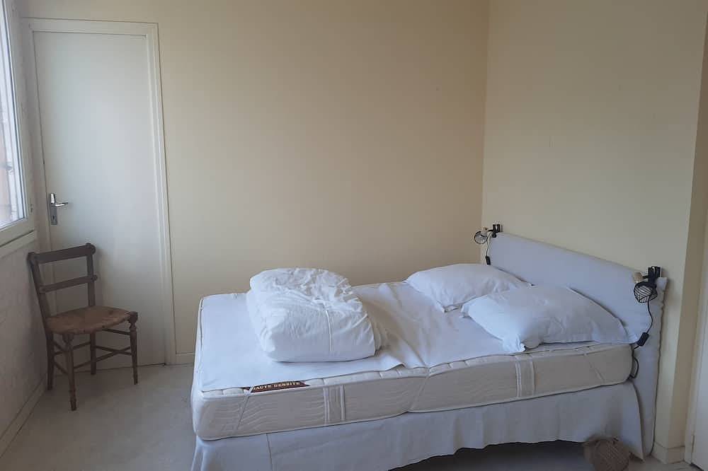 800 m des plages, grande maison familiale, grand jardin,  centre ville,  calme in Saint-Michel-Chef-Chef, Côte de Jade