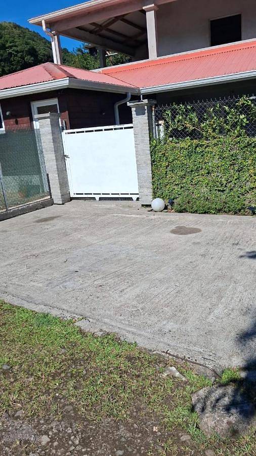 Gîte pour 4 personnes, avec terrasse ainsi que jacuzzi et jardin à Le Morne-Rouge - 2