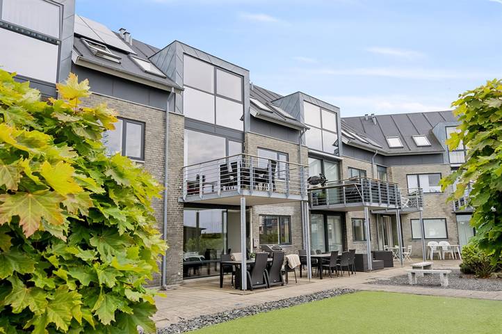 Ferielejlighed for 12 personer, med jacuzzi og balkon i Grenaa