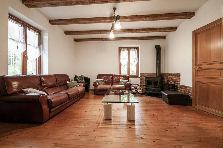 Location de vacances pour 8 personnes, avec jardin ainsi que vue et terrasse à Bois-de-Champ
