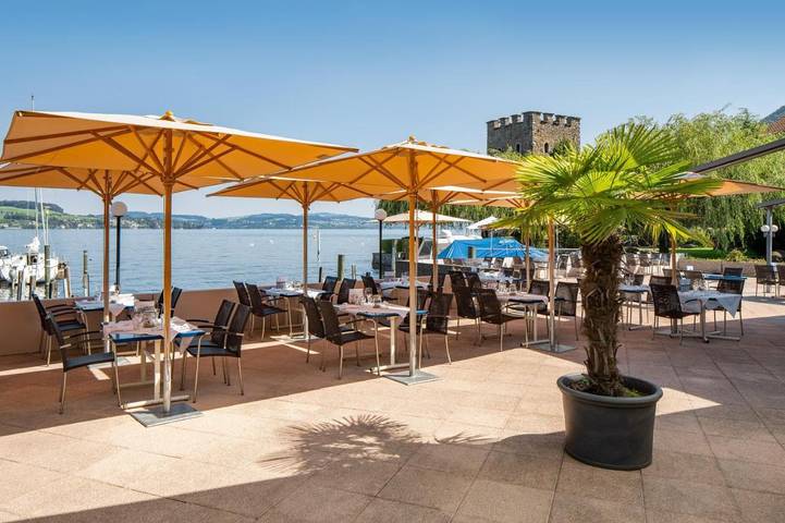 Hotel für 2 Personen, mit Balkon und Terrasse sowie Garten und Seeblick in Nidwalden