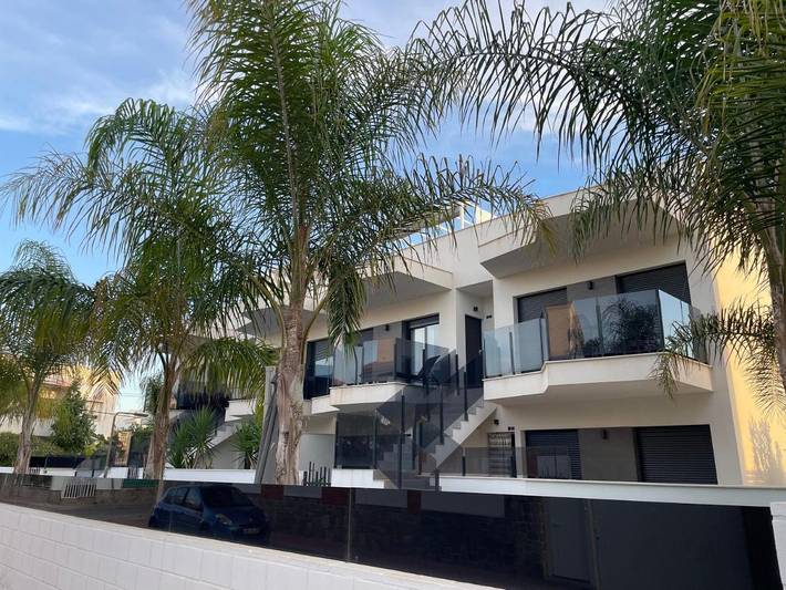 Apartamento de vacaciones para 6 personas, con jardín además de vistas y piscina - 1