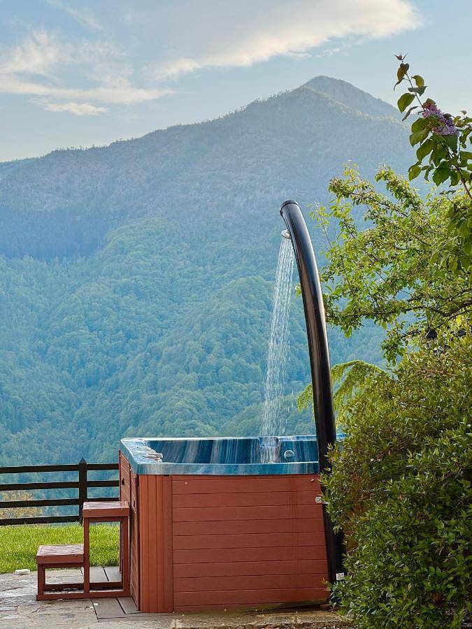 Casa vacanza per 4 persone, con idromassaggio e sauna nonché giardino, con animali domestici in Piemonte
