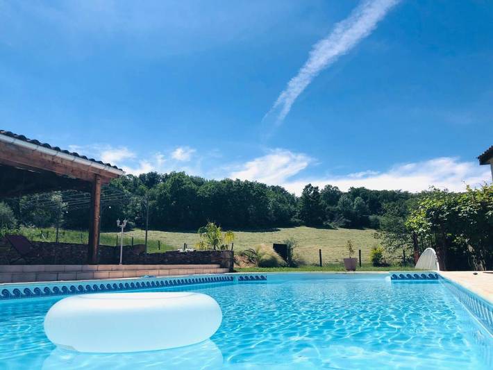 Maison d’hôte pour 4 personnes, avec jardin ainsi que vue et piscine à Saint-Martin-Laguépie