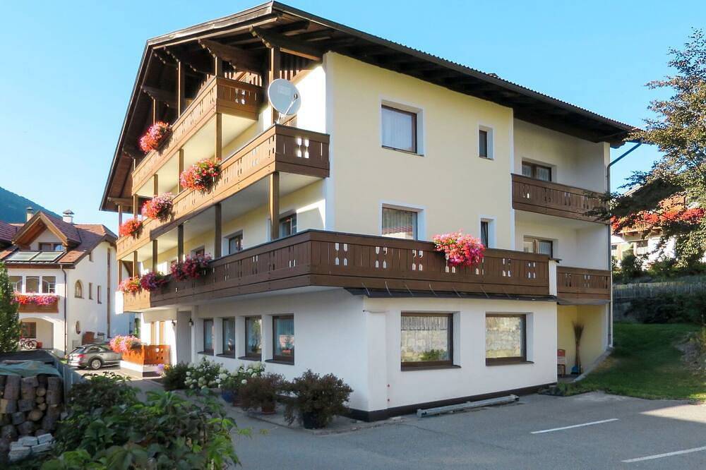 Geheel appartement, Mooi appartement voor 6 personen met Wifi, Tv, balkon en huisdieren toegestaan in St. Valentin auf der Haide, Graun