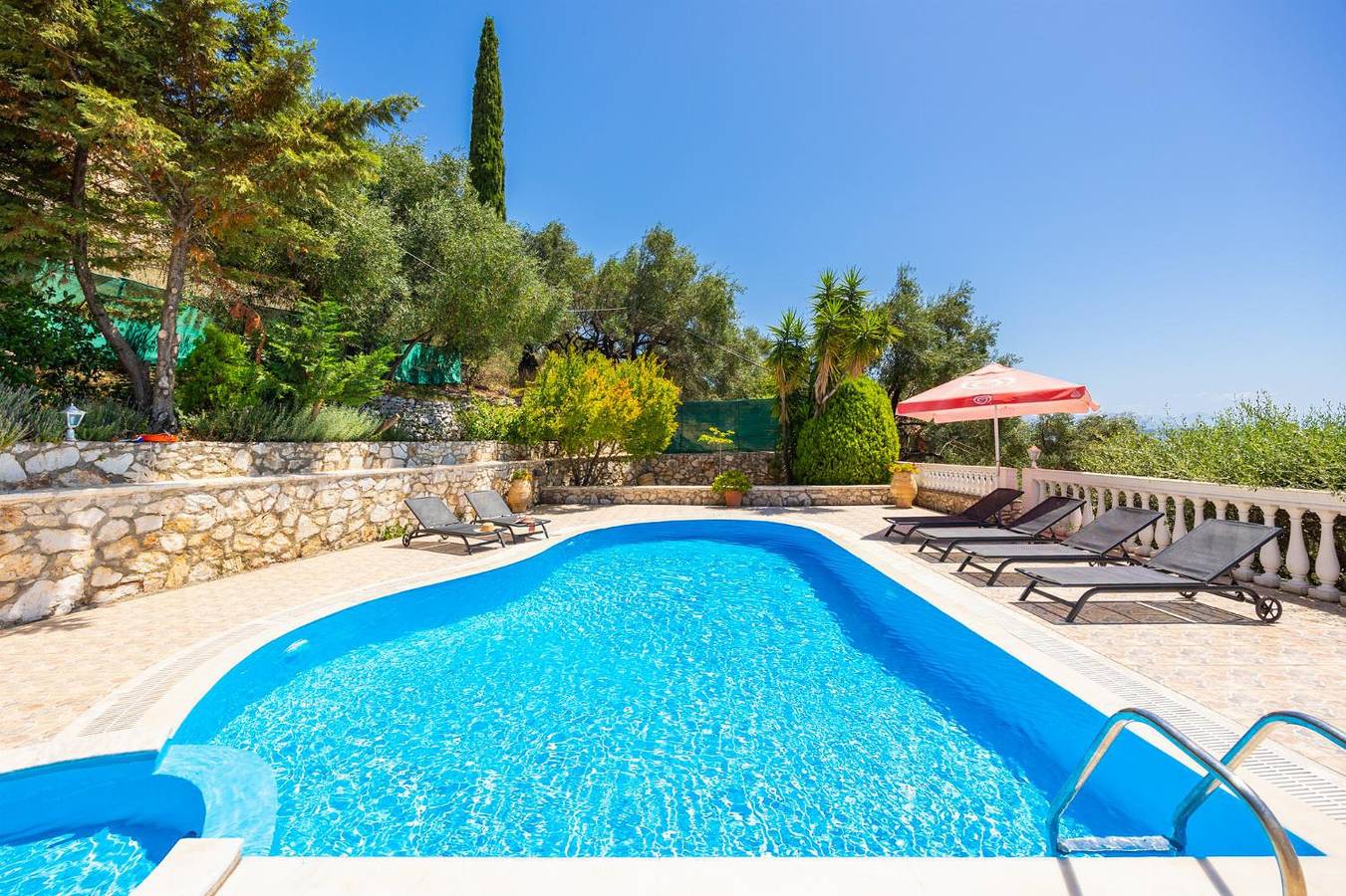 Villa für 6 Personen mit Kinderpool in Nissaki, Korfu