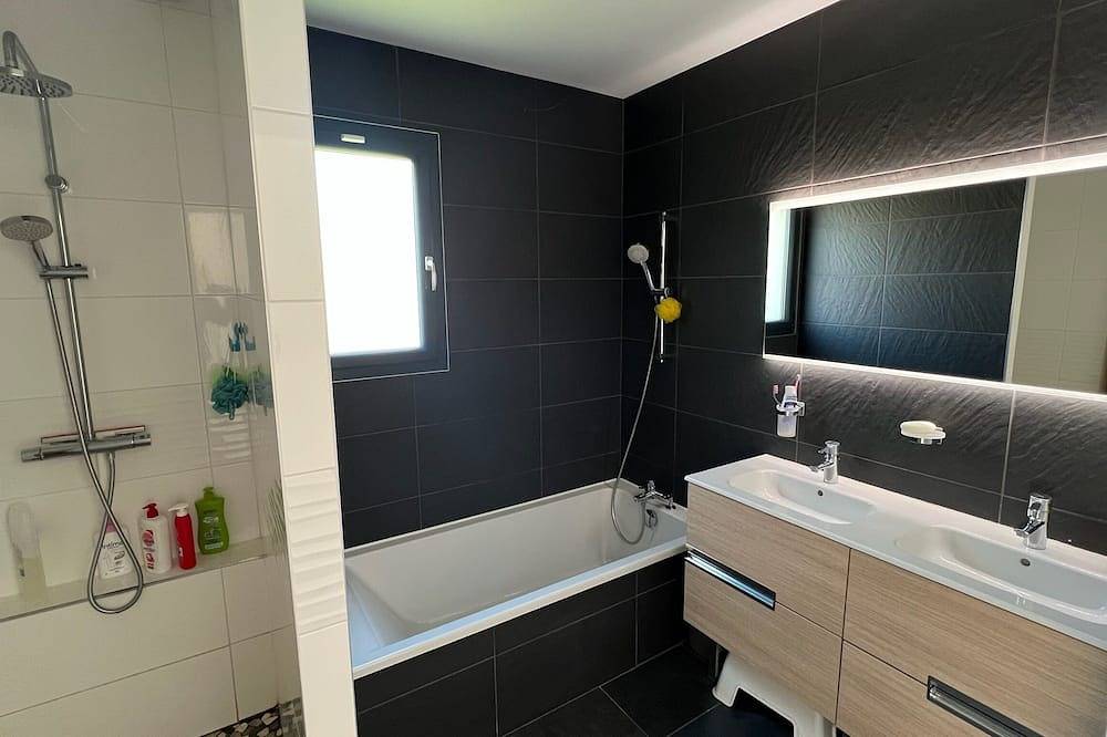 Villa 9p avec piscine chauffée proche océan in Vendays-Montalivet, Région de Lesparre-Médoc