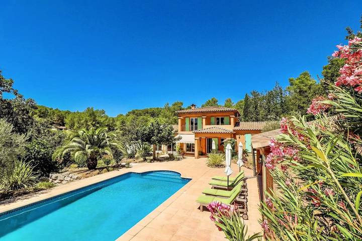Gîte pour 8 personnes, avec piscine à Flayosc - 2