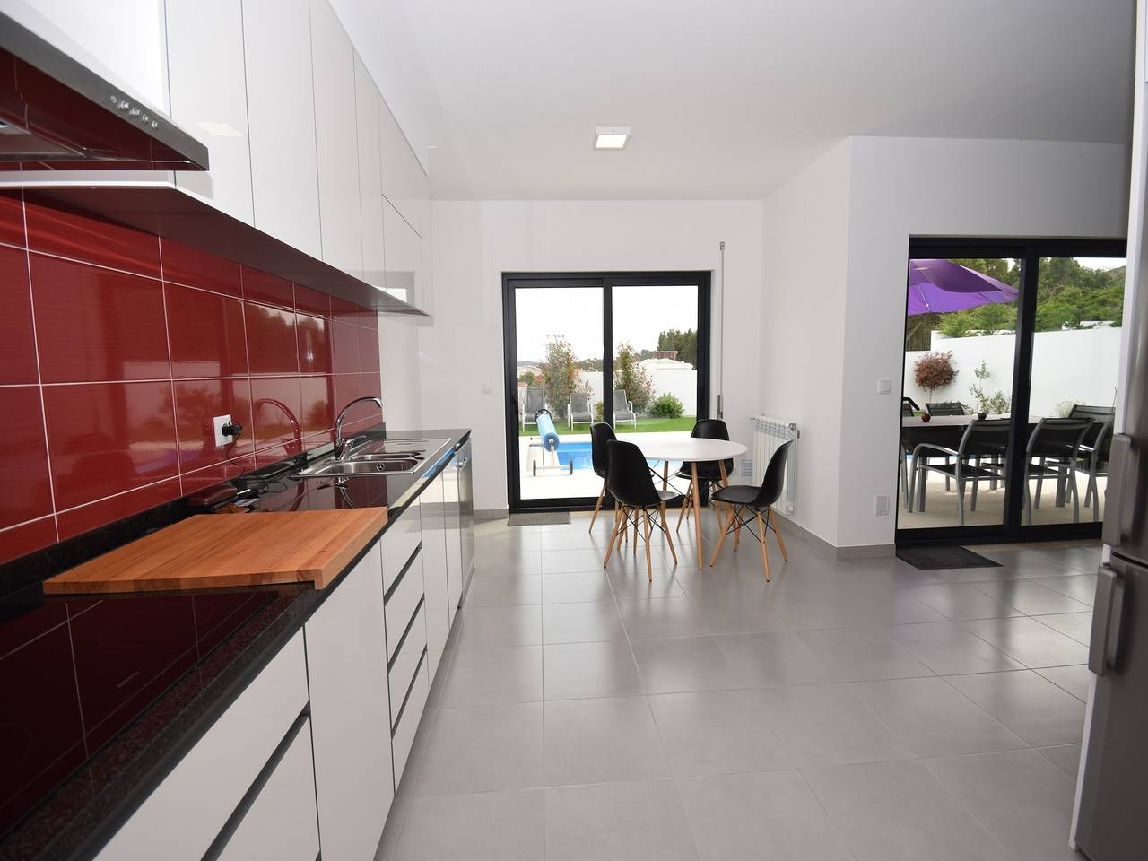 Modern villa with private swimming pool near Nazaré in Nazaré, Leiria District