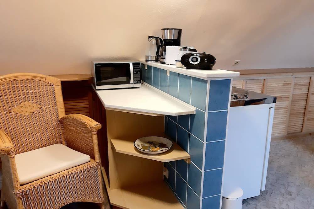 Ganze Wohnung, Kleine Ferienwohnung mit Dachterrasse in idyllischer Dorfrandlage für 2 Gäste in Gülzow-Prüzen, Mecklenburgische Seenplatte