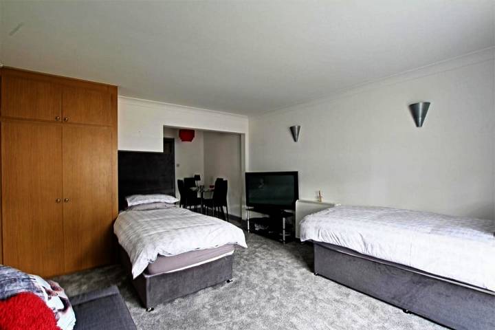 Apartment for 7 people in Crawley