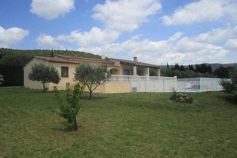 Quiet 3-bedroom villa with private pool in Villecroze, Draguignan Region