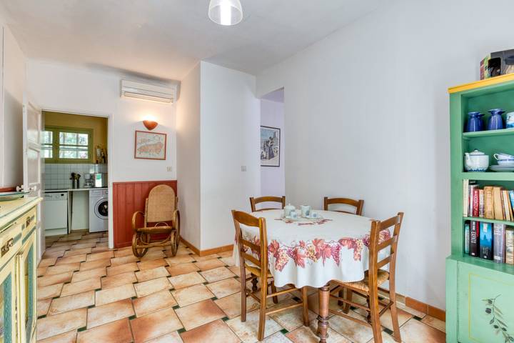Holiday Home 'Réattu' with Shared Pool, Wi-Fi and Air Conditioning in Fourques, Middelhavskysten (Frankrig)
