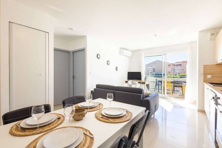 Gîte pour 4 personnes, avec Jardin dans Plage de la Farinette - 2