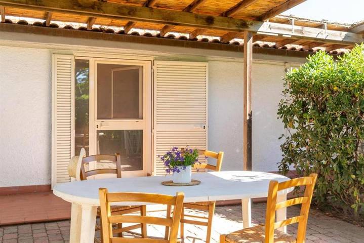 Ferienhaus für 5 Personen, mit Terrasse und Garten sowie Pool