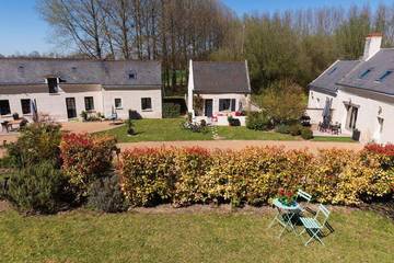 Gîte pour 2 personnes, avec vue ainsi que terrasse et piscine à Rigny-Ussé