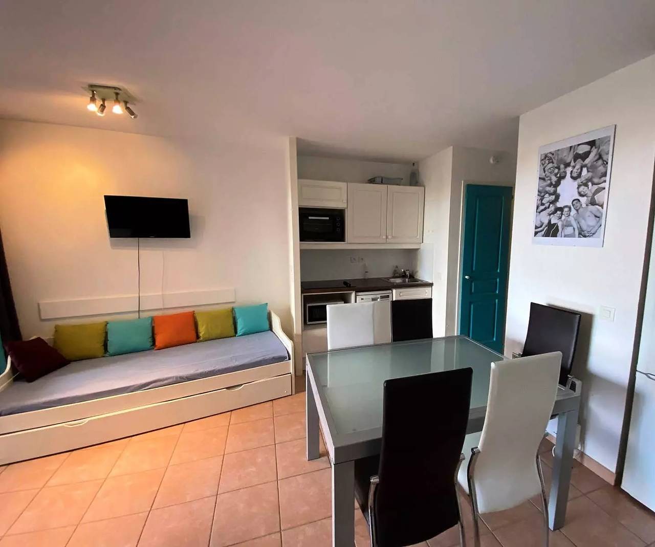 Entire apartment, Pleasant 2-room apartment in beachfront with swimming pool in La Coudoulière, Six-Fours-les-Plages