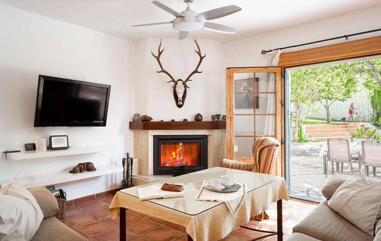 Apartamento para 11 personas, con jardín y piscina, Se admiten mascotas en Huétor Santillán