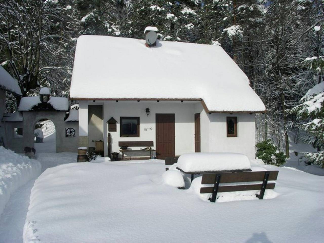 Cosy, small holiday home at the edge of the forest with a magnificent view in Mala Skala, Regione di Liberec