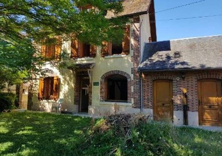 Location de vacances pour 8 personnes, avec Terrasse et Jardin à Cézy