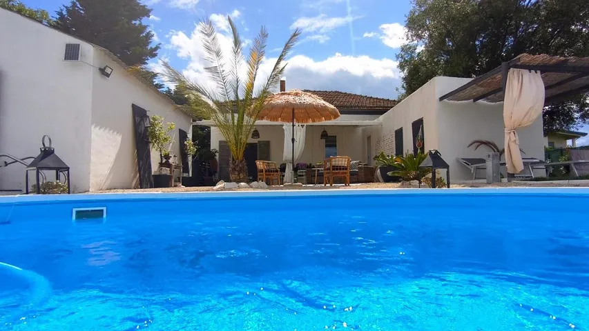 Casa vacanza per 6 persone, con giardino e piscina, con animali domestici - 1