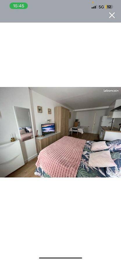 Location de vacances pour 2 personnes, avec piscine ainsi que jardin et vue à Villeneuve-la-Garenne