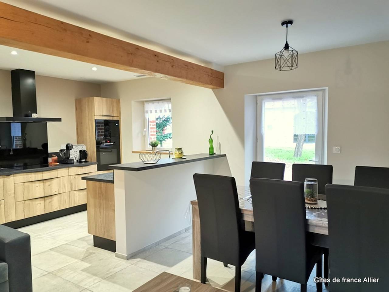 Cozy Countryside Getaway: 2-Br, Terrace, Close to Le Pal, Fully Equipped in Thiel-sur-Acolin, Allier