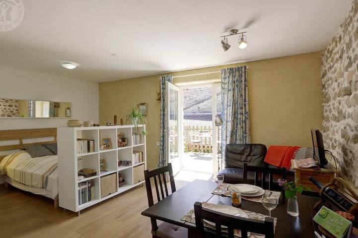 Gîte pour 2 personnes, avec jardin, animaux acceptés à Saint-Priest-la-Prugne - 3