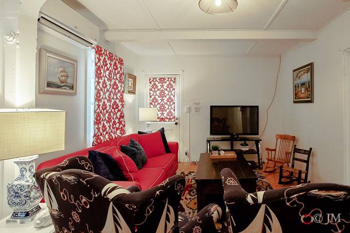 Vacation rental for 14 people, with balcony in Martha's Vineyard