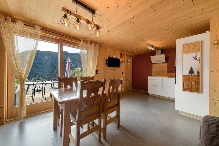 Holiday Home 'New in Detached Chalet' with Private Terrace and Wi-Fi in Châtel, Les Portes du Soleil