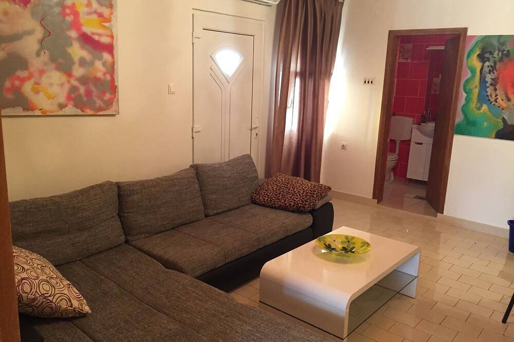 Ganze Wohnung, 1-Zimmer-Ferienwohnung mit Terrasse und Meerblick Metajna (Pag in Metajna, Pag