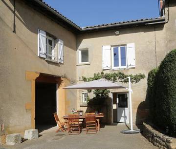 Gîte pour 12 personnes, avec piscine et jardin à Saint-Julien (Rhône)