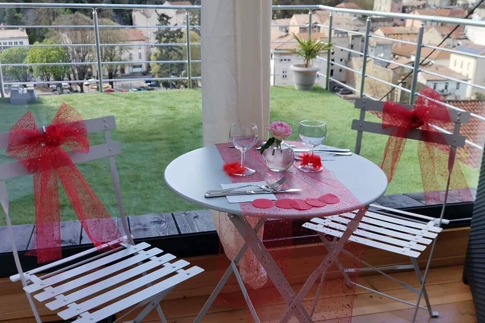 Large room with terrace and view including breakfast close to the spa in Vals-les-Bains, Parc naturel régional des Monts d'Ardèche
