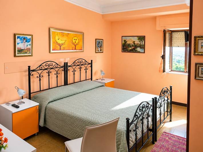 Lumora B&B - Camera Doppia Luce con Wi-Fi e aria condizionata in Crotone, Provincia di Crotone