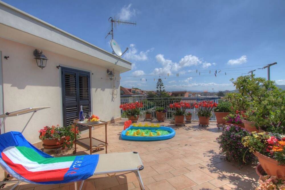 Apartamento entero, Apartamento con vistas al mar a 200 metros de la playa. in Formia, Provincia de Latina