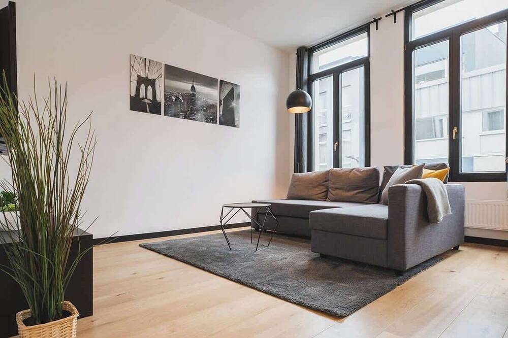 Entire apartment, Cozy 1-Br Antwerp Gem + Free parking in Antwerp, Antwerp region