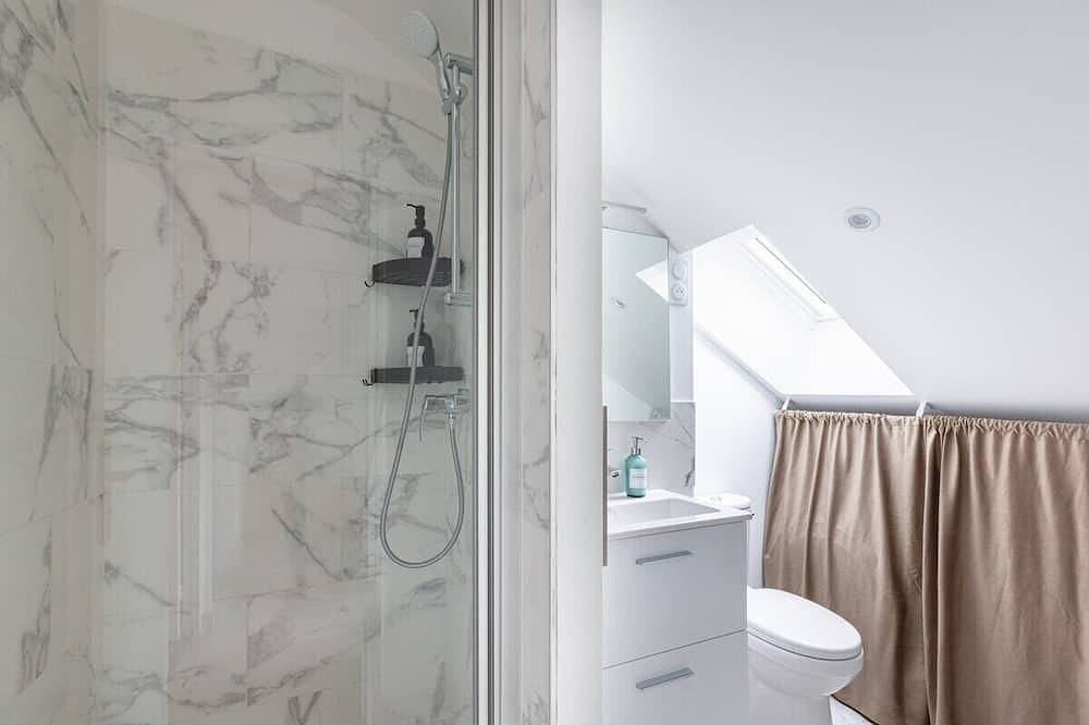 Entire apartment, Le Bourbonnais ~ Attic ~ Self Check-in in Montluçon, Montluçon region