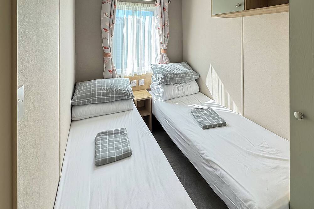 3 bedroom accommodation in Colchester in Mersea Island, Colchester