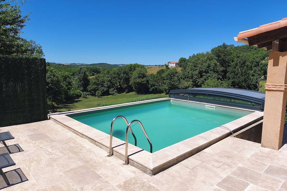 Charmant gîte de Lacrouzette avec piscine chauffée et bain balnéo proche d'Albi in Saint-Benoît-de-Carmaux, Région d'Albi