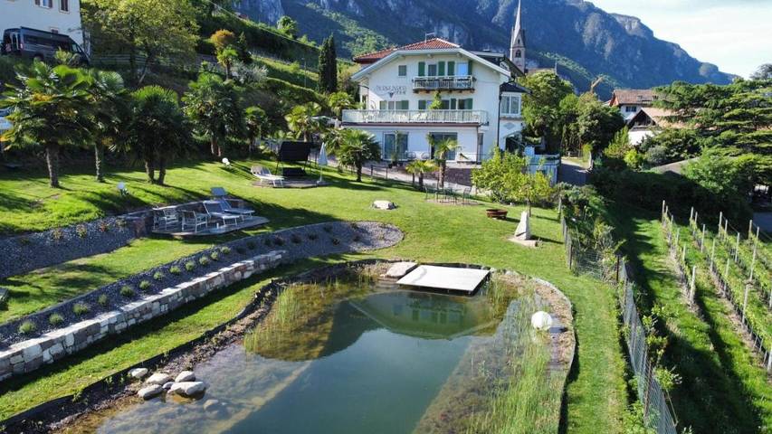 Appartamento per 4 persone, con Balcone e Terrazza nonché Giardino e Piscina in Montagna