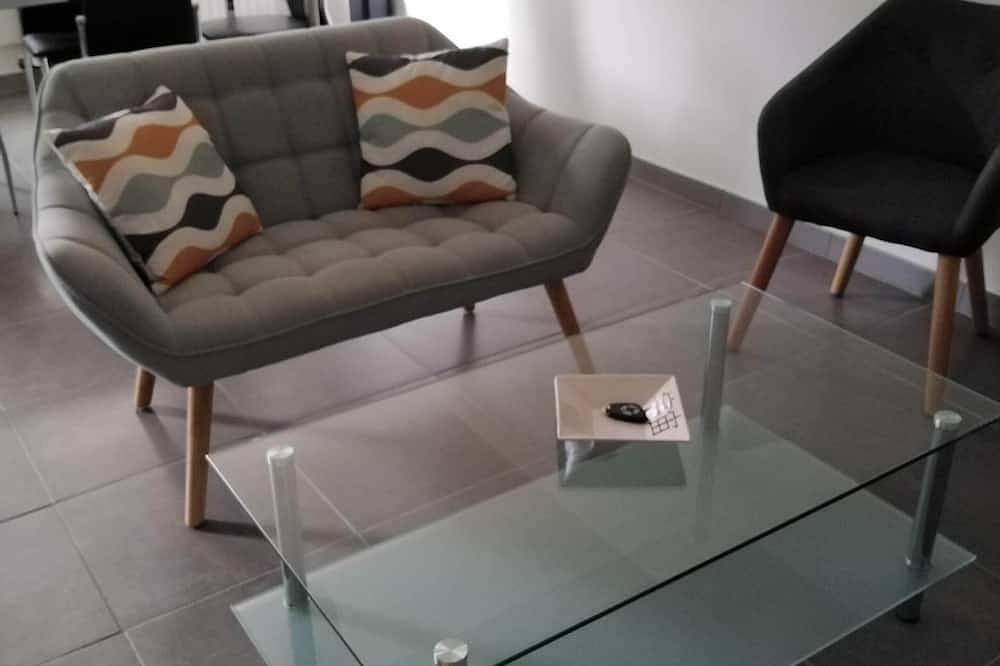 Apartamento entero, Talence Very nice apartment T3 with 2 bedrooms on ground floor Fiber and Wifi in Talence, Región de Burdeos