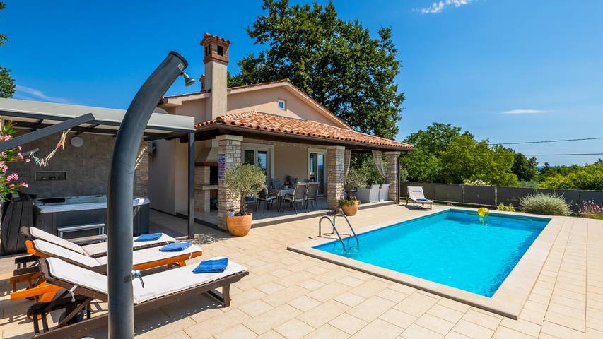 Villa pour 5 personnes, avec terrasse ainsi que jardin et jacuzzi à Barban - 3