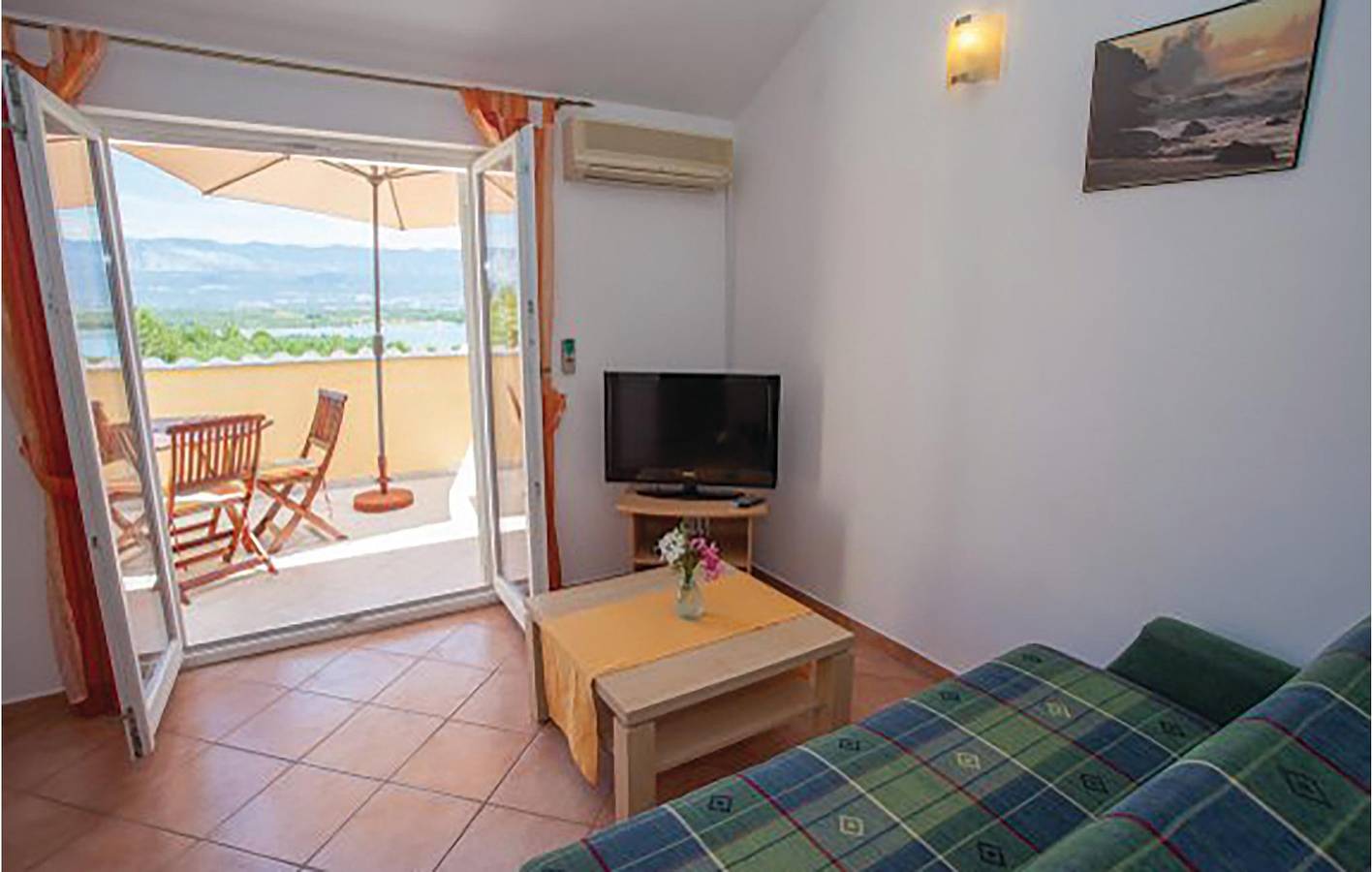 Ganze Ferienwohnung, Ferienwohnung für 4 Personen mit Terrasse in Cizici, Krk