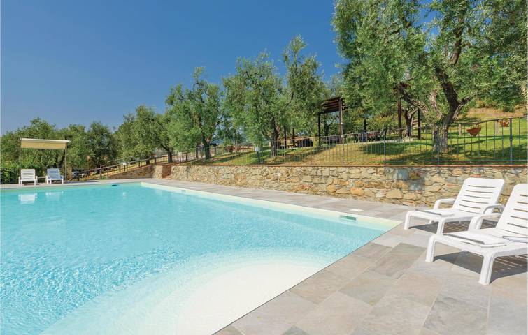 Appartamento intero, Appartamento a bordo piscina con parcheggio e WiFi in Larciano, Provincia di Pistoia