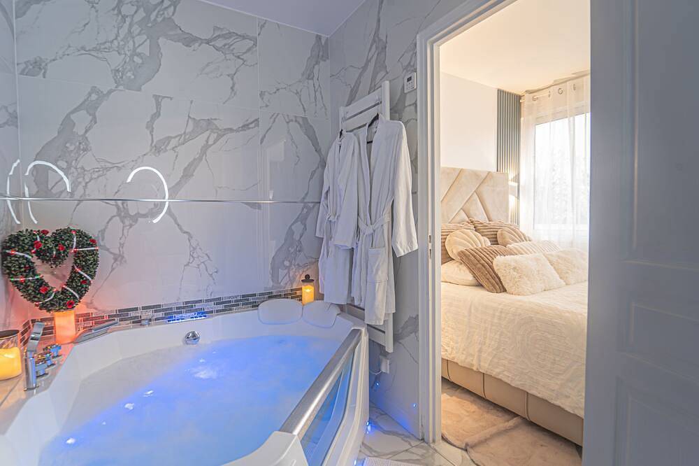 Apartamento entero, Luxueux Appartement Jacuzzi Proche de Paris in La Celle-Saint-Cloud, Yvelines