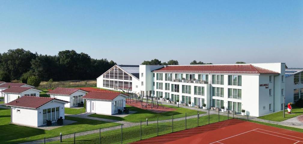 Hotel für 3 Personen, mit Terrasse und Garten sowie Pool und Sauna in Dallgow - Döberitz