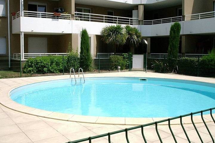 Appartement de vacances pour 4 personnes, avec terrasse et piscine à Carcassonne