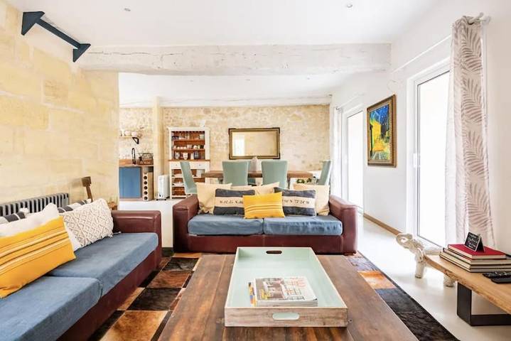 Location de vacances pour 6 personnes, avec Terrasse ainsi que Jardin et Piscine à Cambes