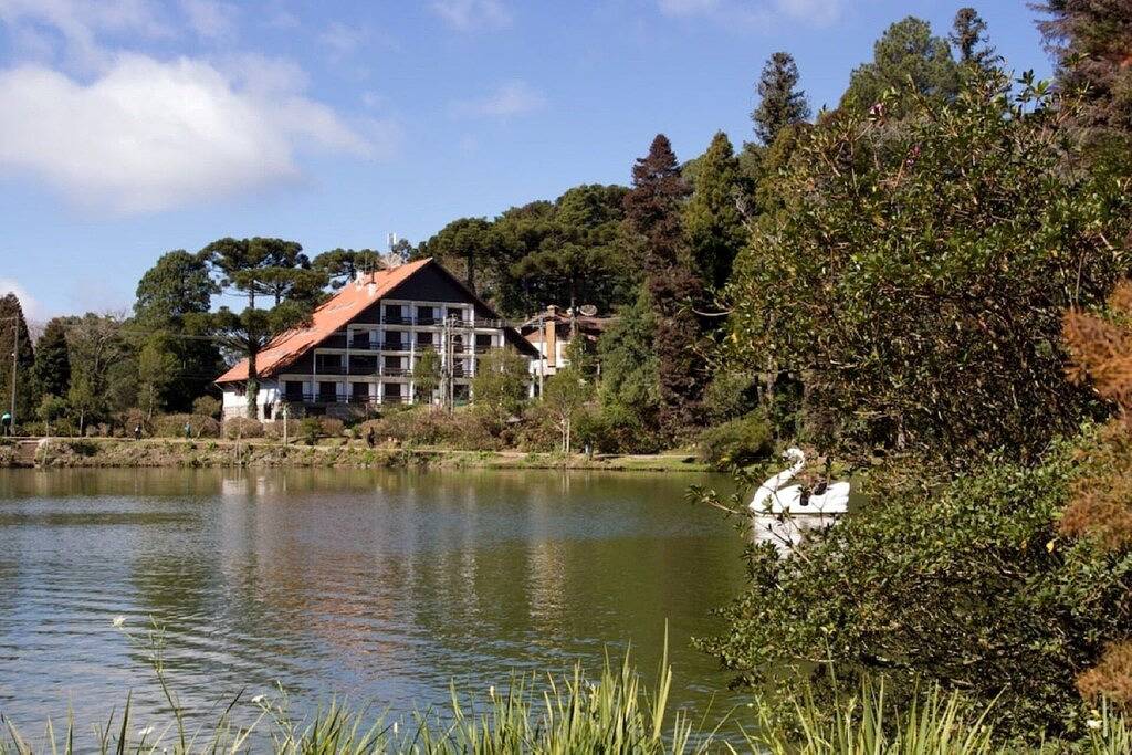 Ganze Wohnung, Apartment on the edge of Lago Negro - Gramado in Gramado, Rio Grande do Sul