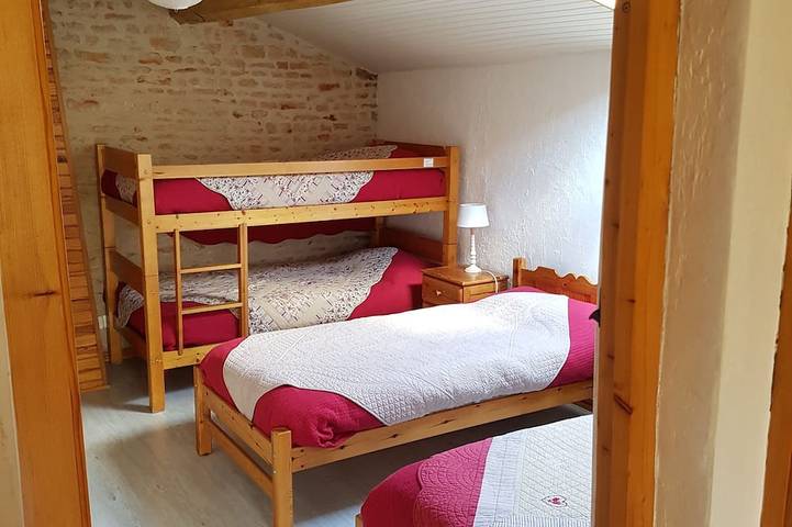 Gîte pour 36 personnes, avec jardin et piscine à Saint-Pierre-d'Amilly - 4